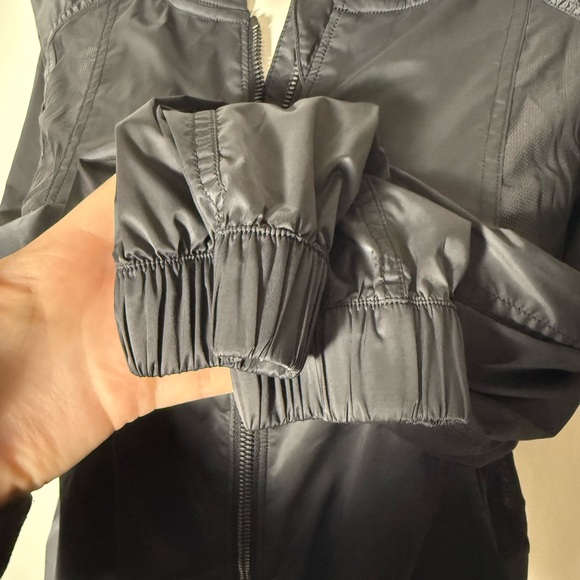 Lululemon Before Dawn Jacket | Size 6 - Picture 4 of 13